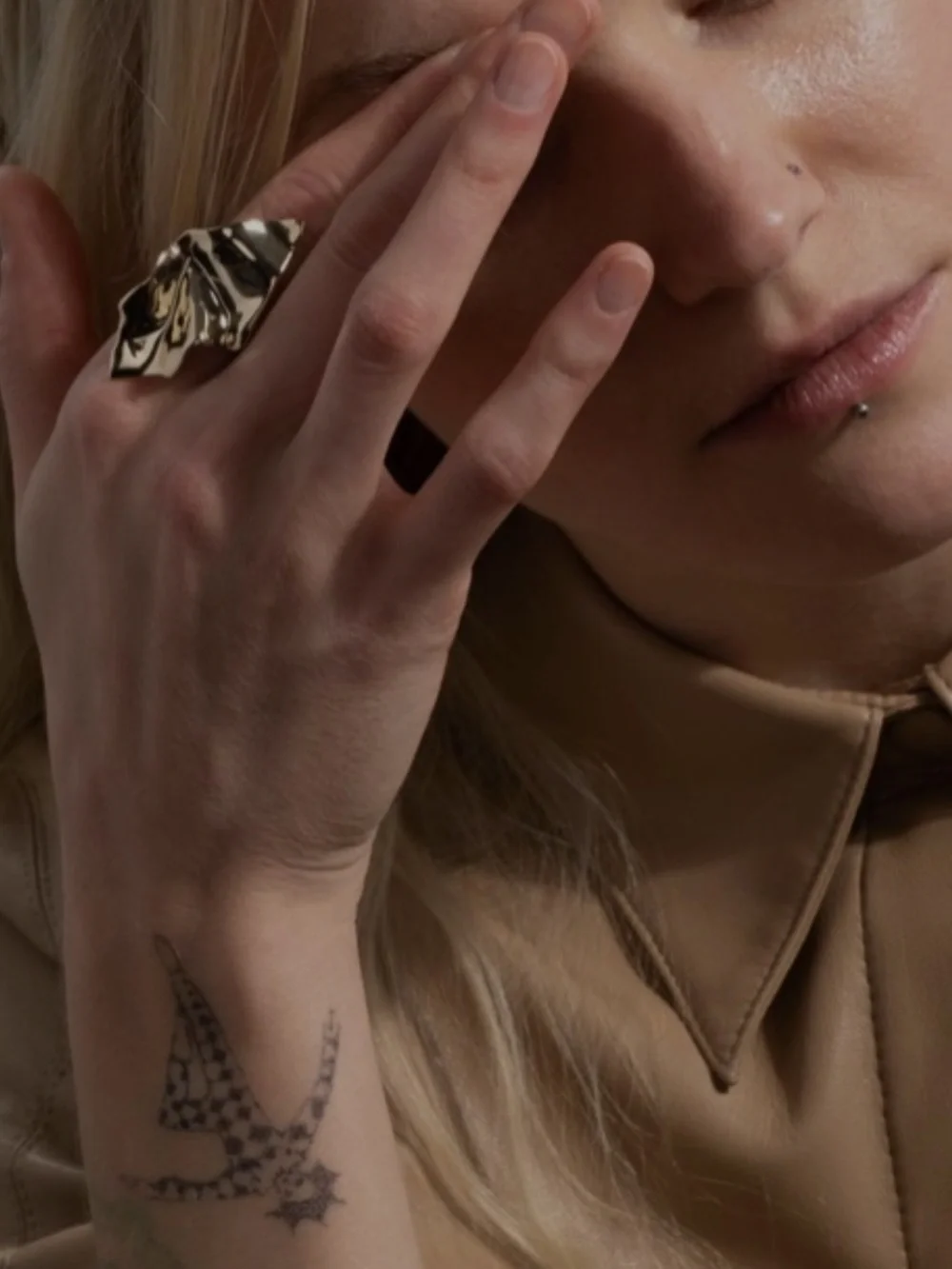 ALEXIS BITTAR Crumpled Metal Graceful Leaf Shaped Sculpted Yellow Gold Ring